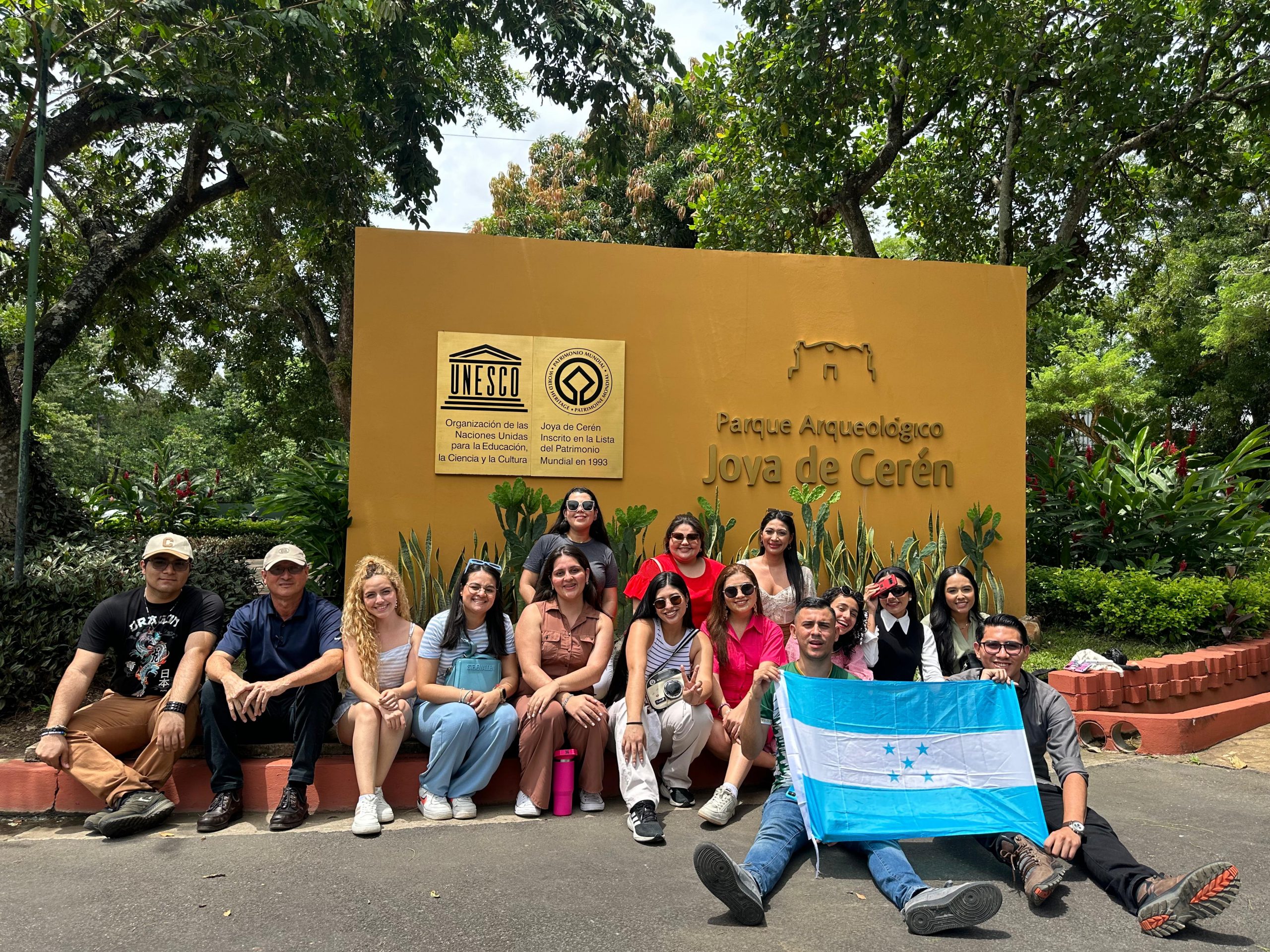 Estudiantes de Ciencias de la Comunicación de USAP visitan la UCA en El Salvador